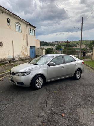 KIA CERATO 1.6 EX3 SEDAN 16V GASOLINA 4P MANUAL